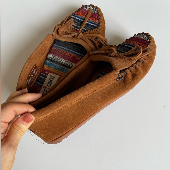 Minnetonka slip on suede shoes - Picture 8 of 12